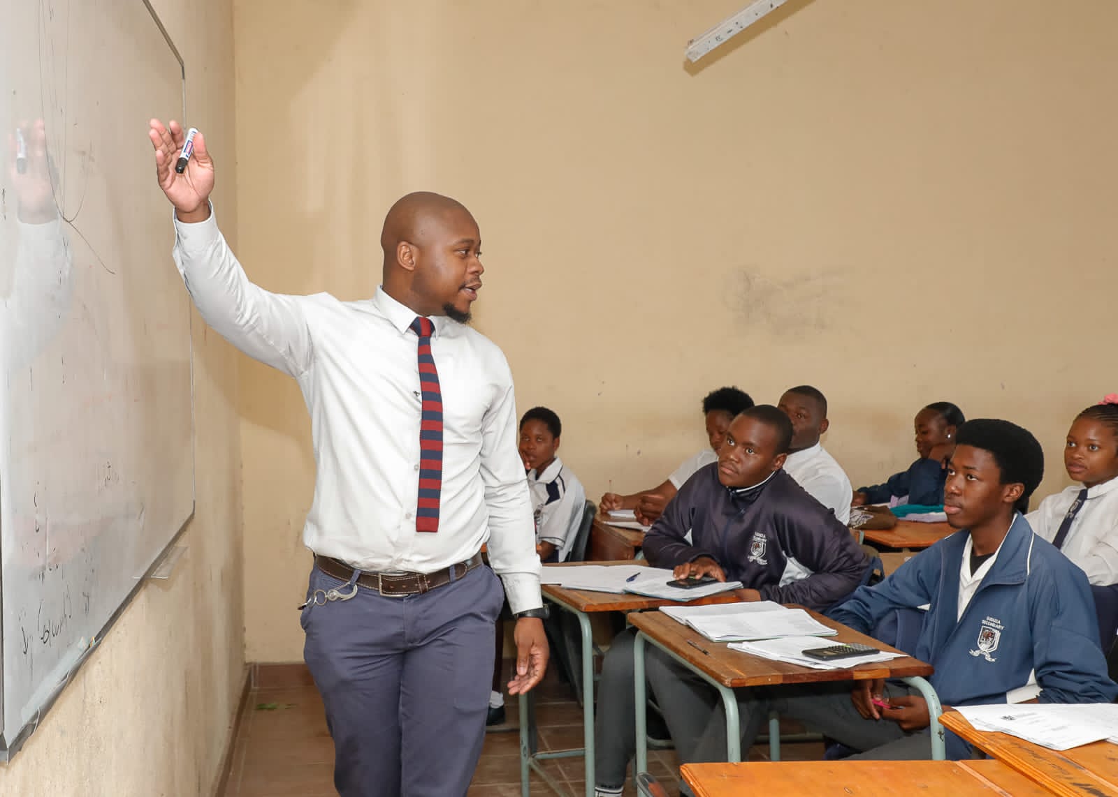 Mr Ewert teaching a live classroom session